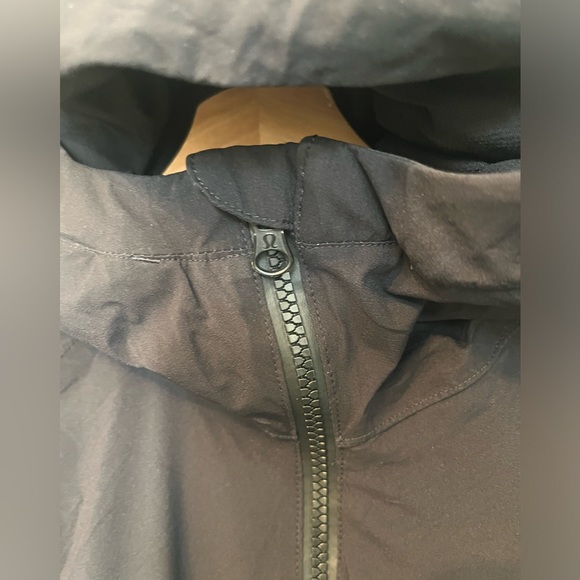 EUC!!! Lululemon Run: Rise And Shine Jacket Black $148 - Picture 7 of 13